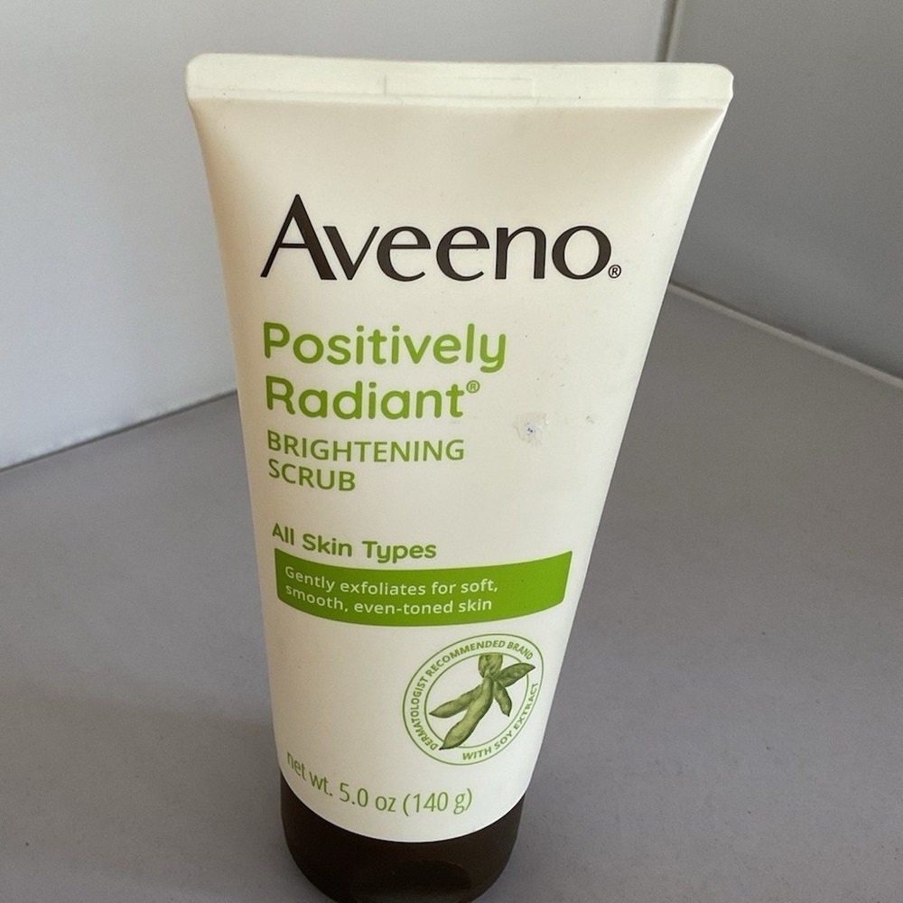 Aveeno Positively Radiant Skin Brightening Exfoliating Daily Facial Scrub 5 oz